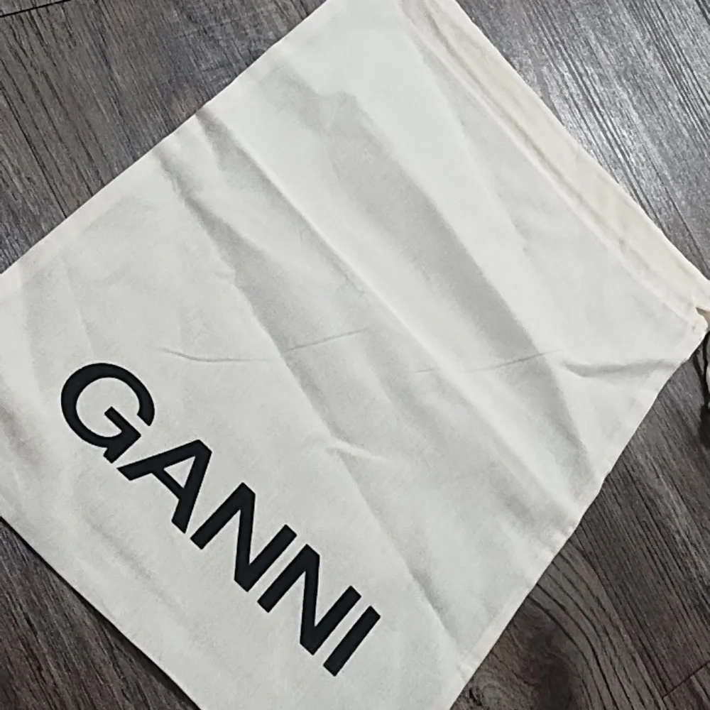 Ganni Cream Cotton Drawstring Logo Bag - Picture 3 of 6